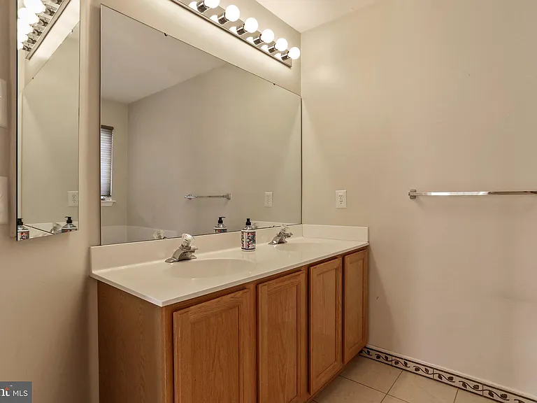 8818 Papillon Dr — Photo 30
