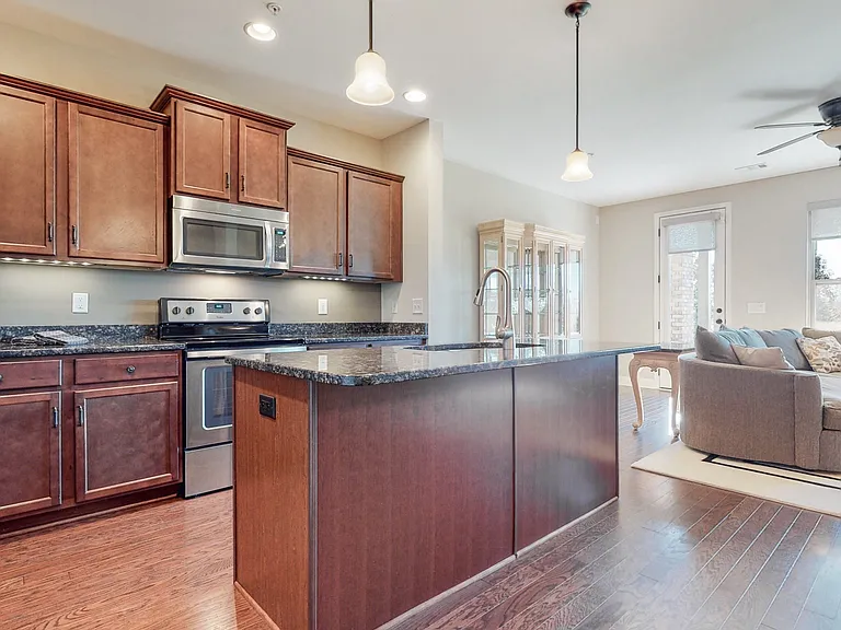 2093 Newark Ln — Photo 8