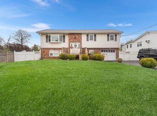 116 Independence Ave, Babylon, NY 11702