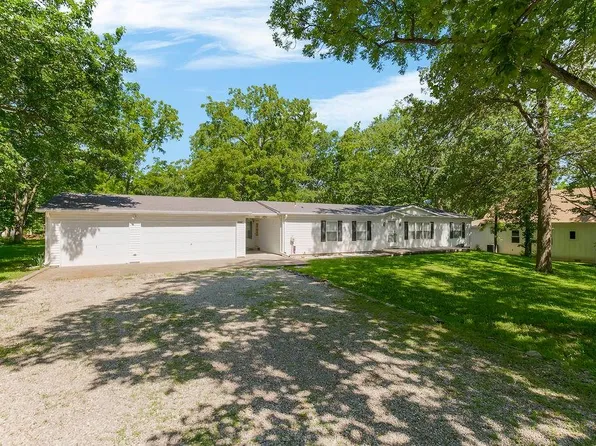 81 Enchanted Ln, Linn Valley, KS 66040