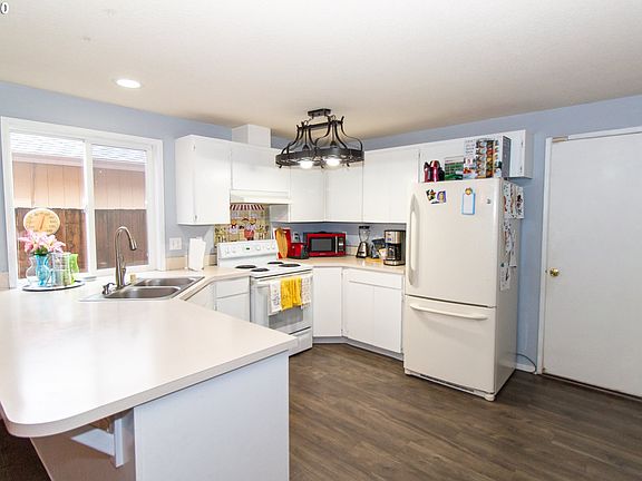 3rd image of 3208 NE 148th Pl