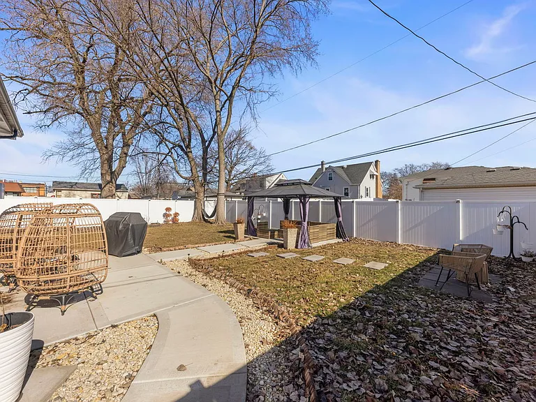 9525 Parkside Ave — Photo 24