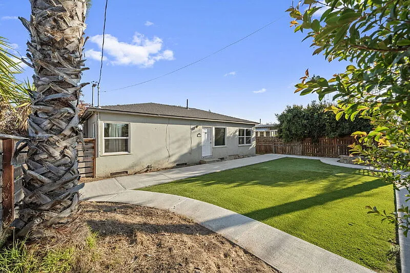 3 bed, 1.0 bath, 1100 sqft, $3,400 — Photo 3