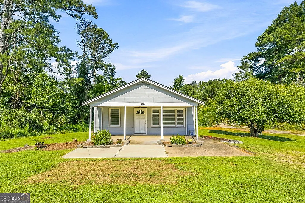 3 bed, 1.0 bath, 1092 sqft, $1,500 — Photo 1