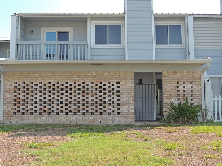 1461 Moore Ave #1 — Photo 12