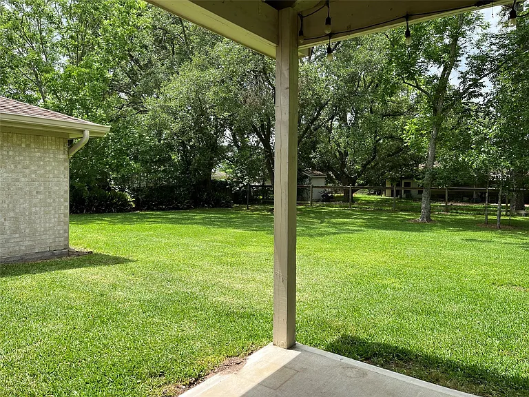 304 S Shadowbend Ave — Photo 16