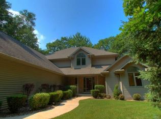 626 Wooded Hills Trl, Hobart, WI 54155