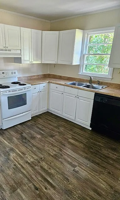 2630 Cherry Cir — Photo 2