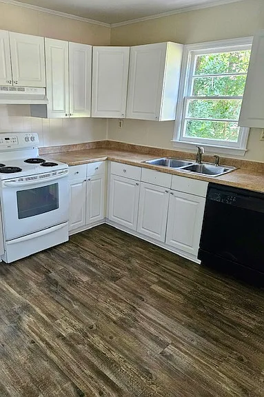 2630 Cherry Cir — Photo 2
