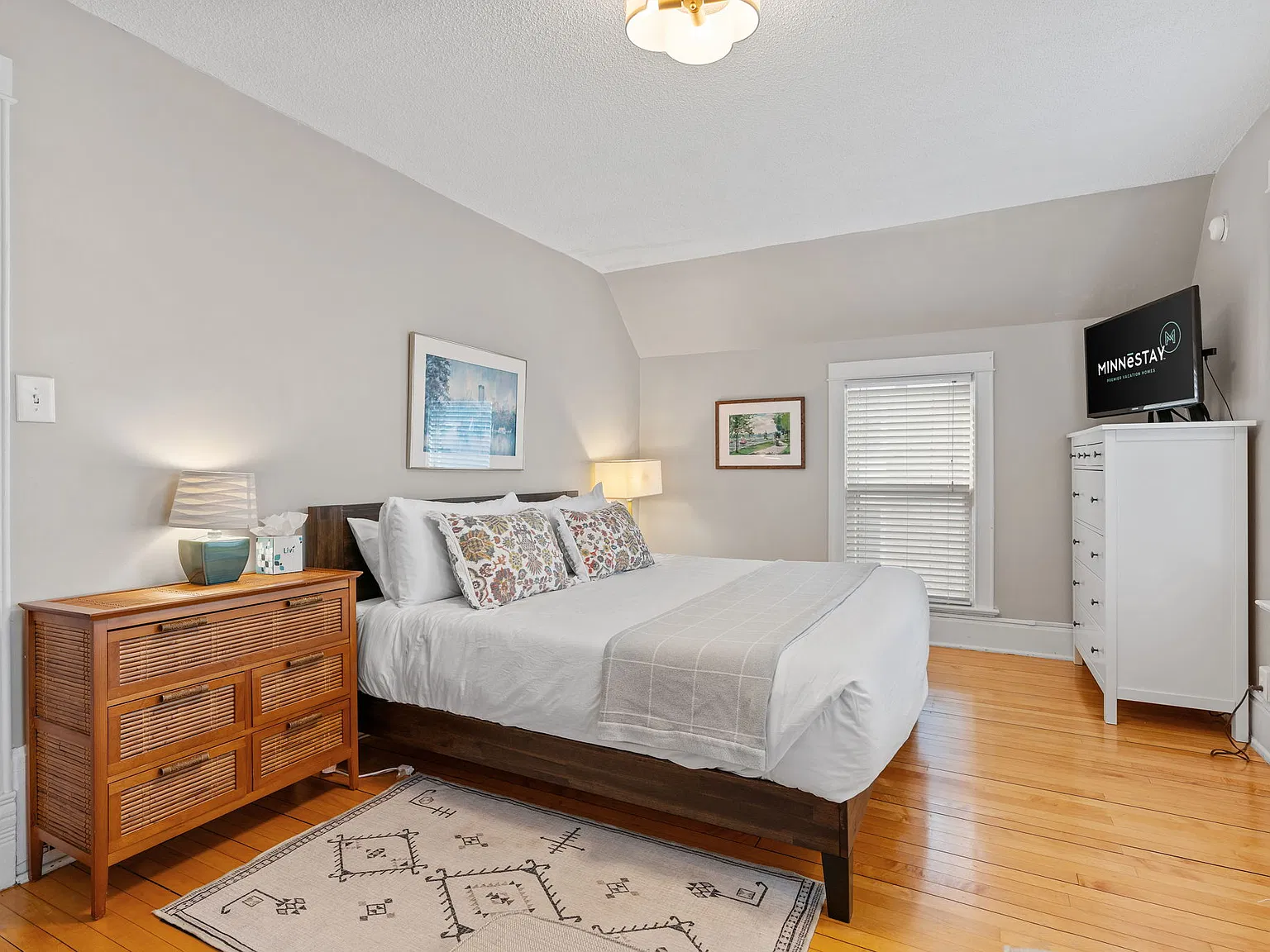 3 bed, 1.5 bath, 1500 sqft, $4,600 — Photo 4