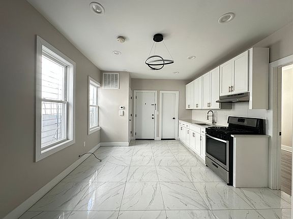 4th image of 484 Kennedy Blvd #36E