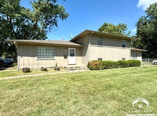 2911-2913 Belle Haven Dr, Lawrence, KS 66046