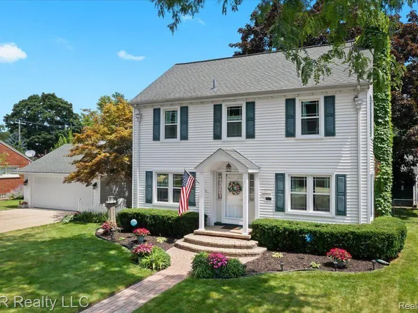 2677 Lenox St, Trenton, MI 48183
