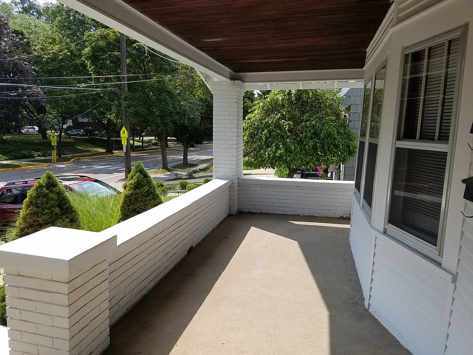 2nd image of 2043 Wealthy St SE #1