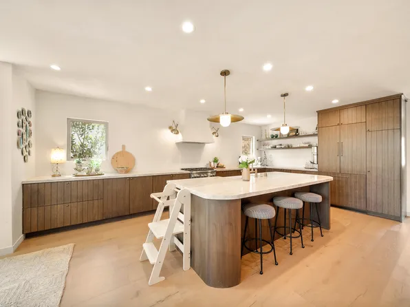 8006 Vicksburg Ave, Los Angeles, CA 90045