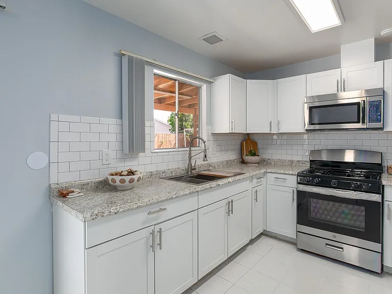 635 M B Martinez St — Photo 3