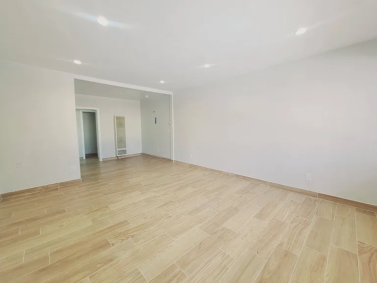9949 Pinewood Ave — Photo 8