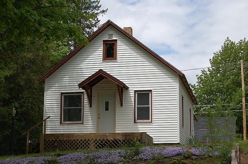 1st image of 706 E C St