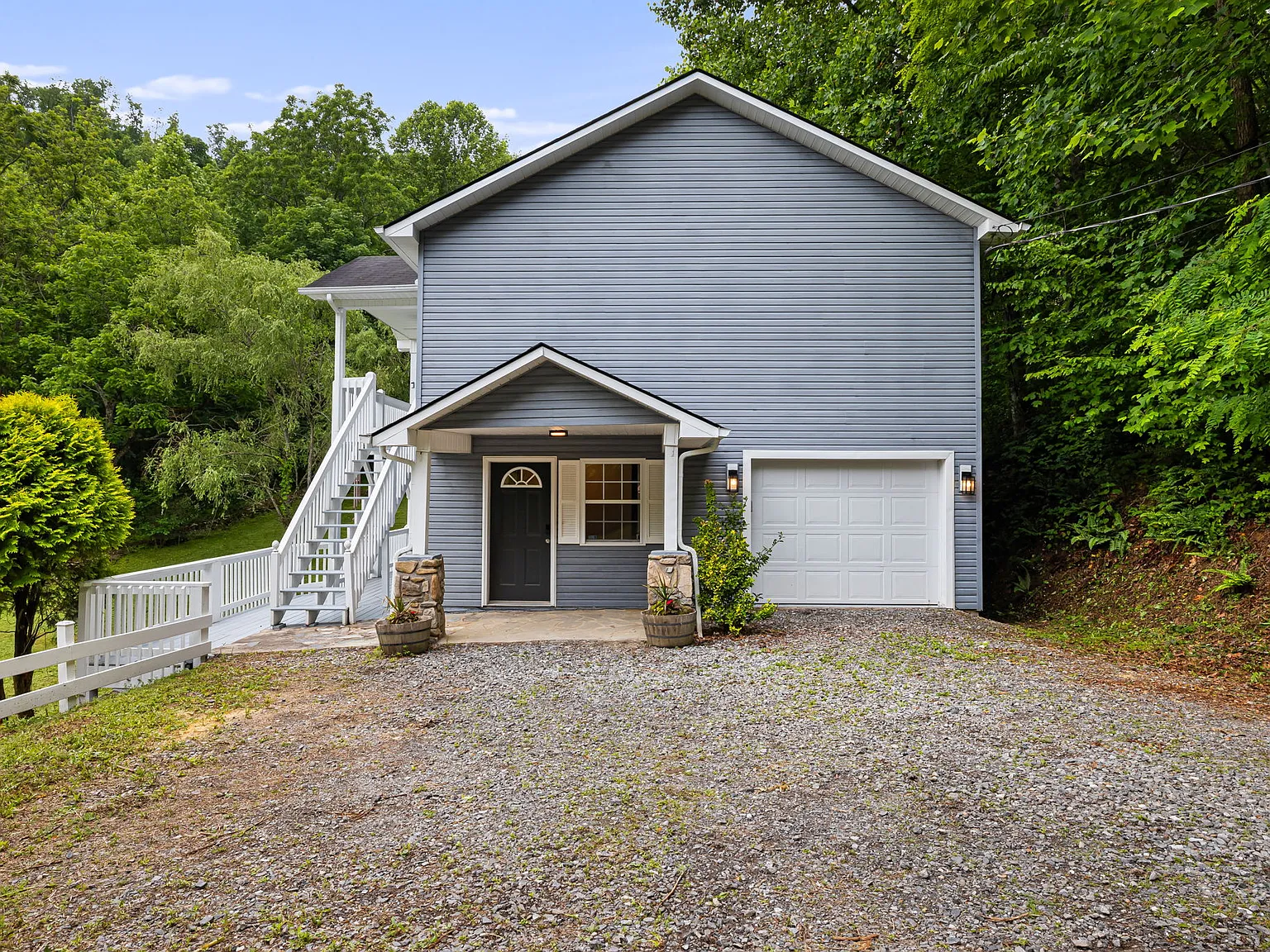 3 bed, 2168 sqft, $3,300 — Photo 3