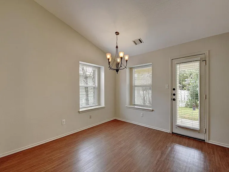 136 Strawn — Photo 12