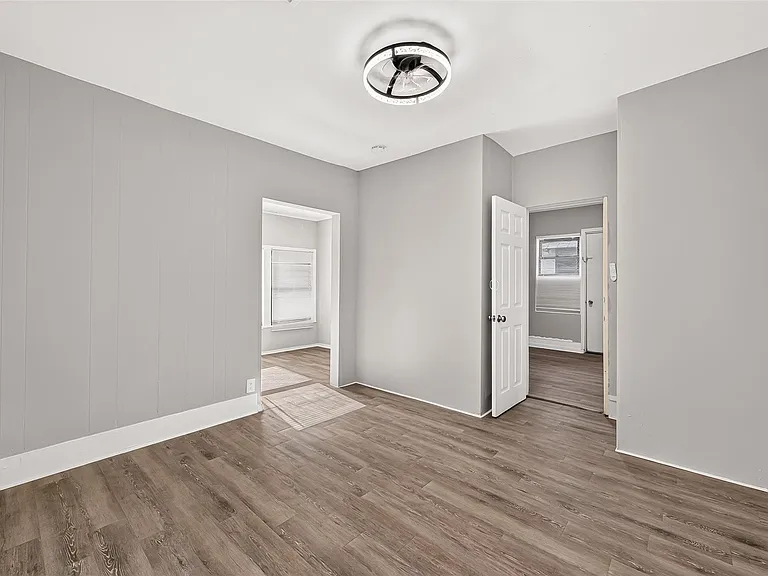 1507 Laird St — Photo 9