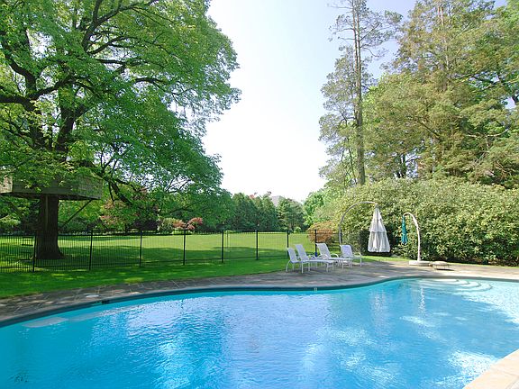 4th image of 40 Morris Ln