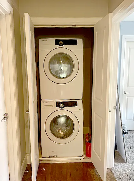 washer and dryer in apartment