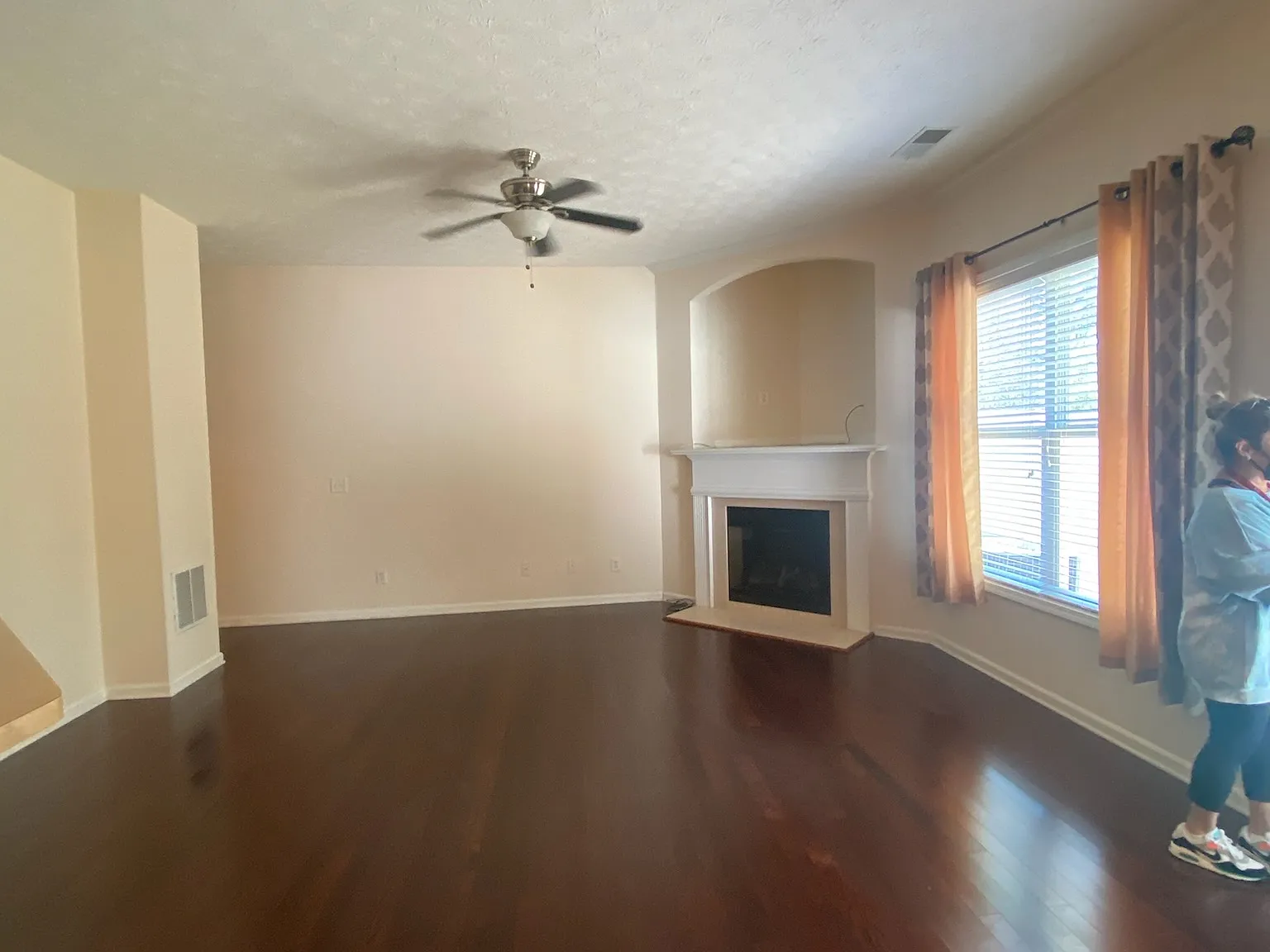 3 bed, 2.5 bath, 1930 sqft, $2,180 — Photo 3