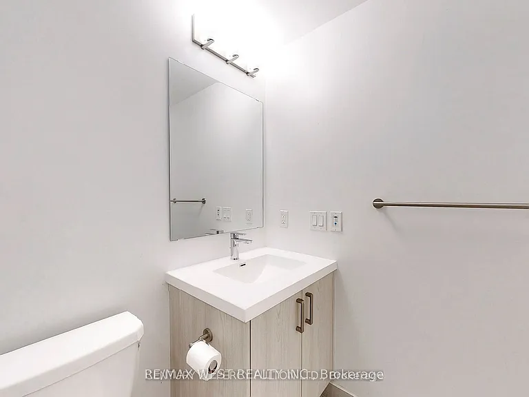 77 Mutual St #708 — Photo 20