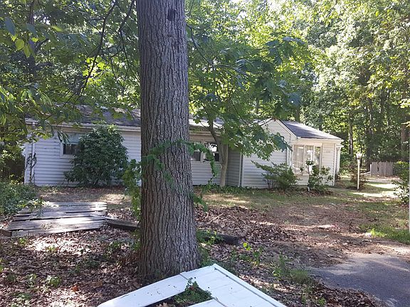 3rd image of 128 Forest Dr
