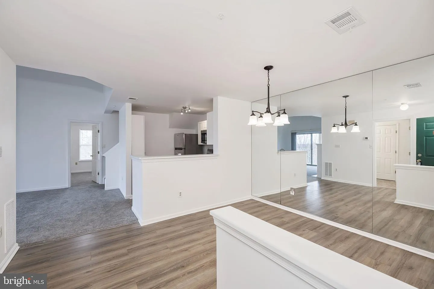 3 bed, 1234 sqft, $2,300 — Photo 2