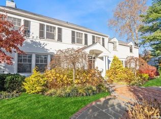 11 Nassau Dr, Great Neck, NY 11021