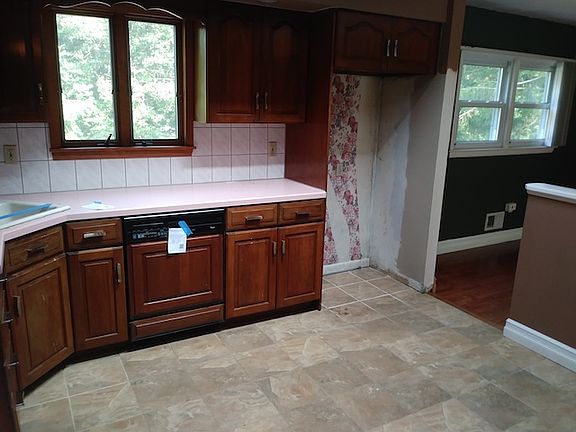 4th image of 31 Yorkshire Dr