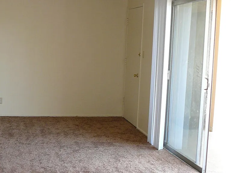 11854 Manor Dr — Photo 10