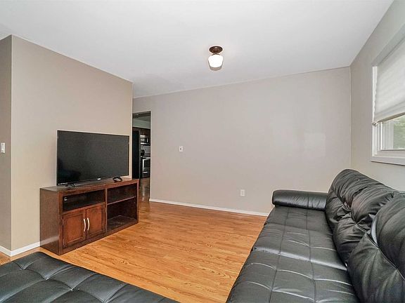 3rd image of 49 17th Ave