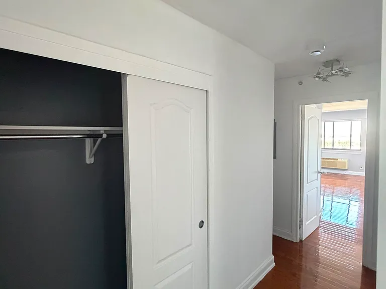 60 Parkway Dr E #15A — Photo 15