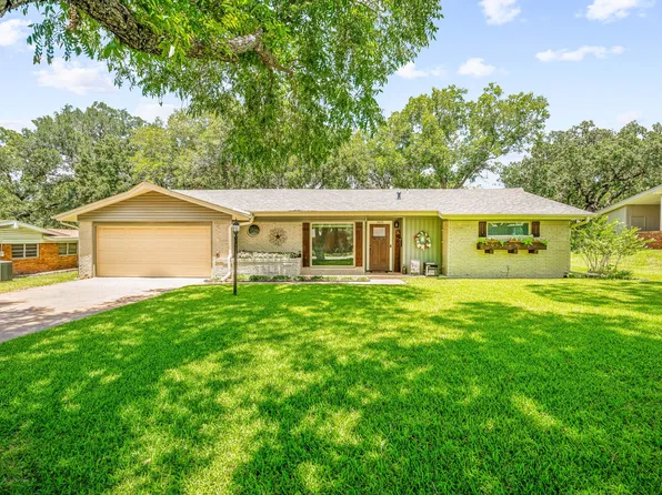 1433 Brazos St, Graham, TX 76450