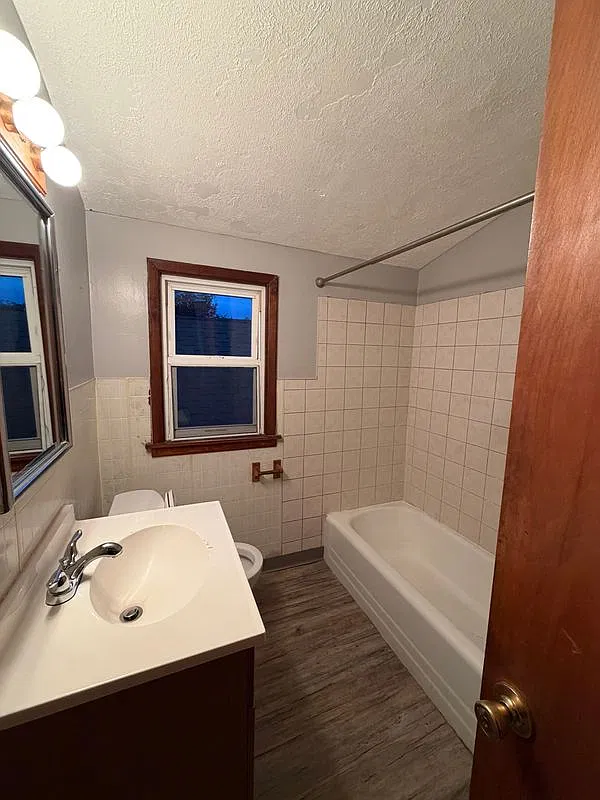 2 bed, 1.0 bath, 500 sqft, $1,050 — Photo 2