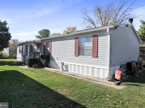 11326 Lakeside Dr, Hagerstown, MD 21740