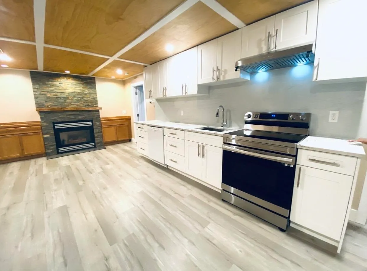 2 bed, 939 sqft, $1,600 — Photo 3