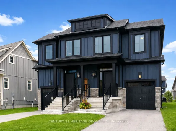 206 Courtland St, The Blue Mountains, ON L9Y 4E2