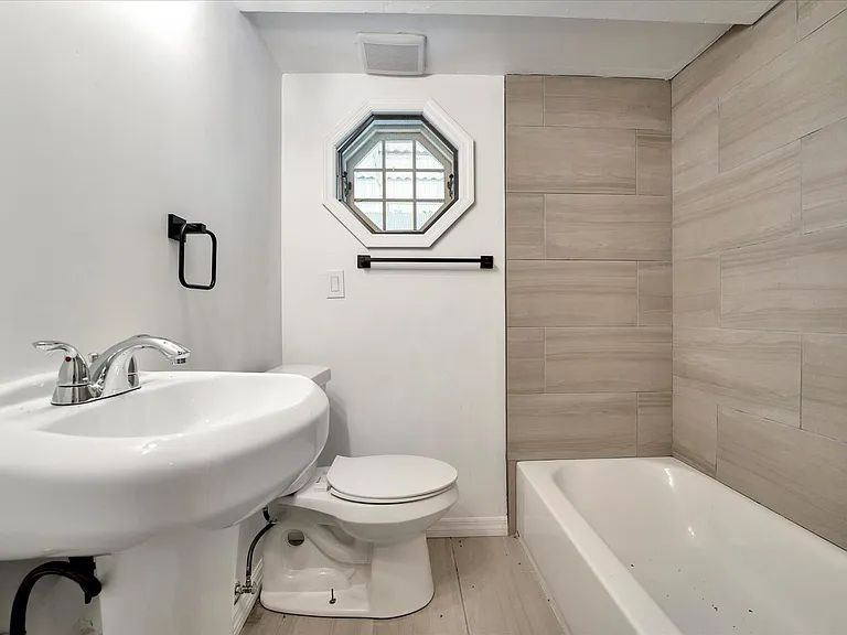 631 Harbor Ave — Photo 24