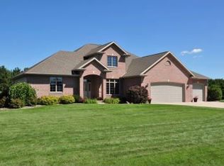N3278 Feather Ridge Dr, Appleton, WI 54913