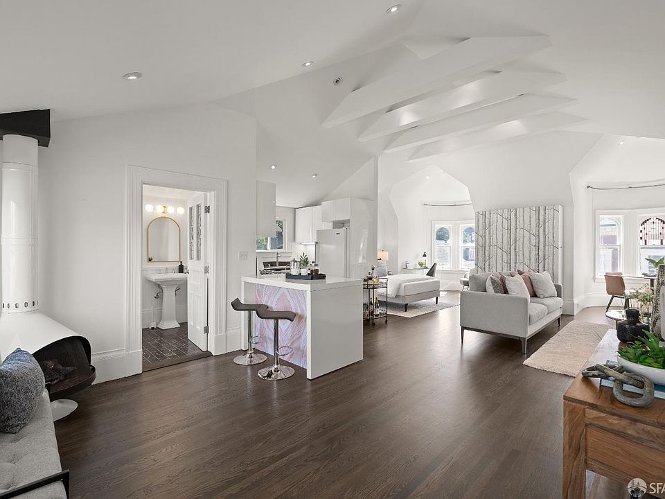 1st image of 228 Clayton St #3