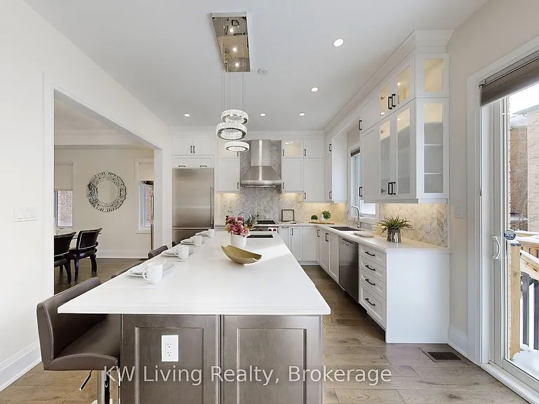 92 Giardina Cres — Photo 10
