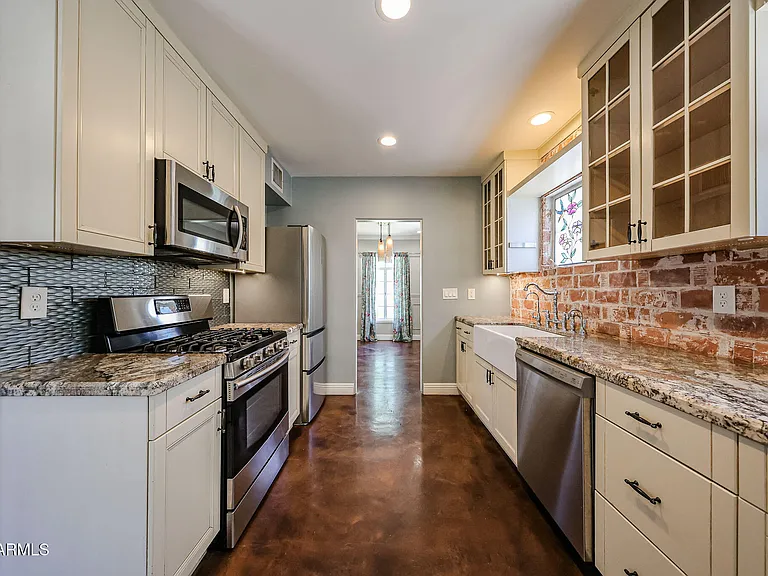 1317 W Holly St — Photo 24