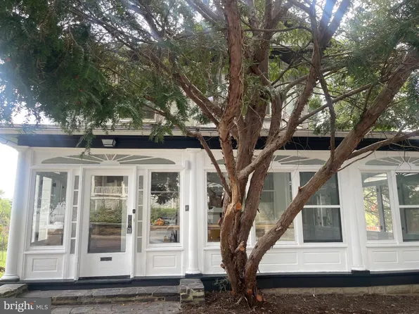 140 E Walnut St, Sellersville, PA 18960
