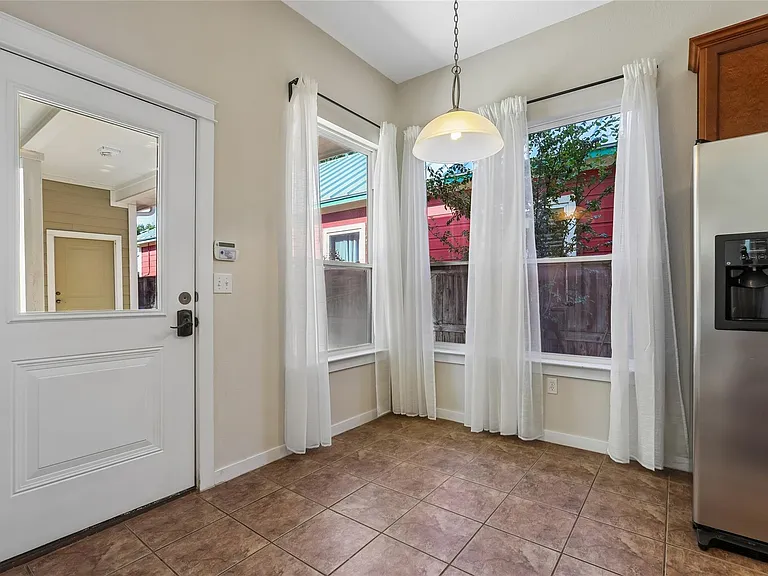 1917 McCloskey St — Photo 11