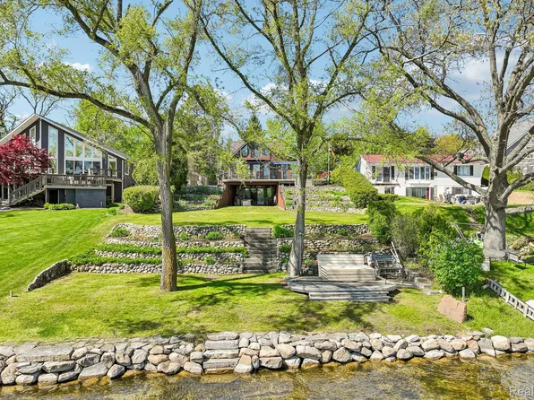 3641 Mann Rd, Clarkston, MI 48346