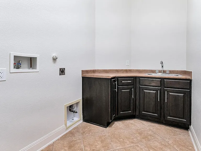 24711 Faraday — Photo 28